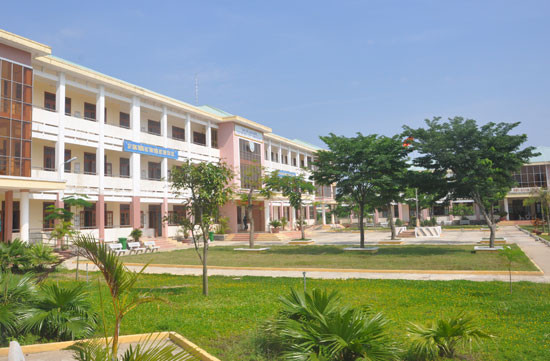 Trường THPT Hùng Vương (Thăng Bình) được công nhận đạt chuẩn năm 2016. Ảnh: X.P