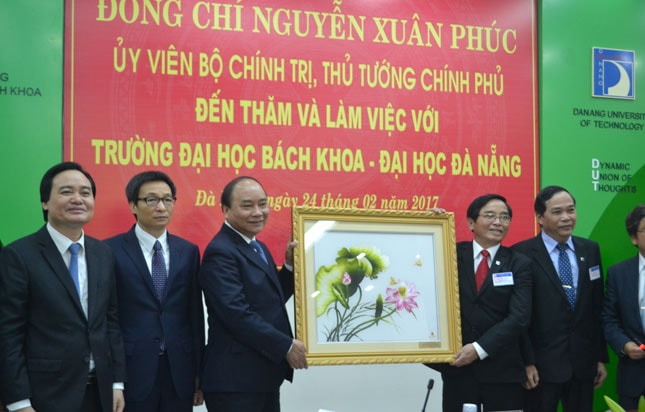 Thủ tướng Phúc thăm Đại học Bách khoa