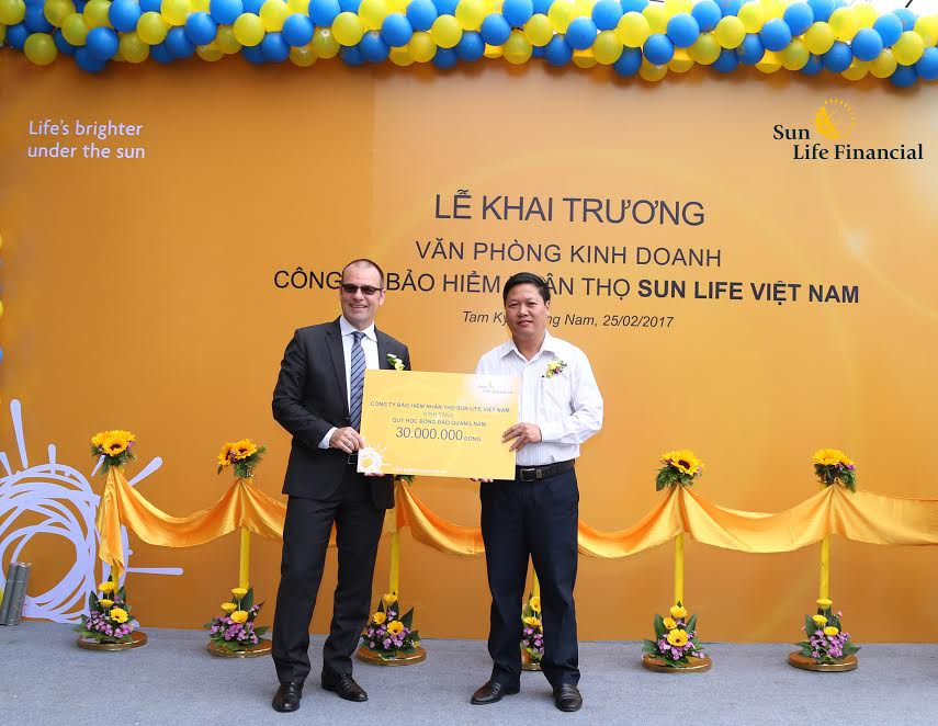 ông Larry Madge - Tổng Giám đốc Sun Life Việt Nam