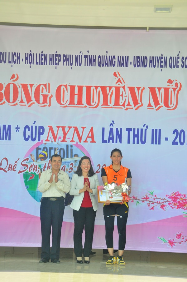 Đặng Phương Đông (Quế Sơn) giành giải vận động viên xuất sắc nhất giải. Ảnh: T.Vy