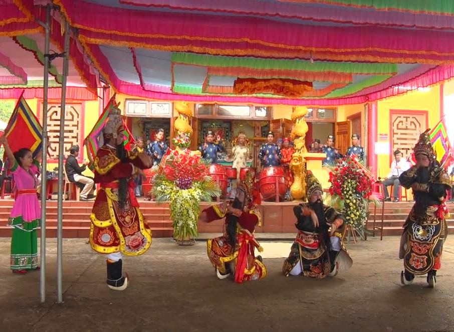 Biểu diễn tuồng tại lễ hội Bà Thu Bồn ở Nông Sơn. Ảnh: THÔNG LÊ