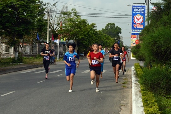 Dịp này, Điện Bàn cũng khai mạc giải chạy việt dã với 300 vận động viên tham gia