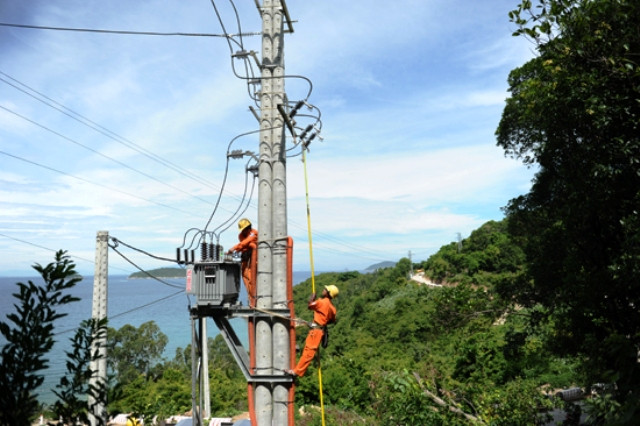 Nhiều dự án lưới điện triển khai trên địa bàn tỉnh giai đoạn 2017-2020. Ảnh: HOÀNG LIÊN
