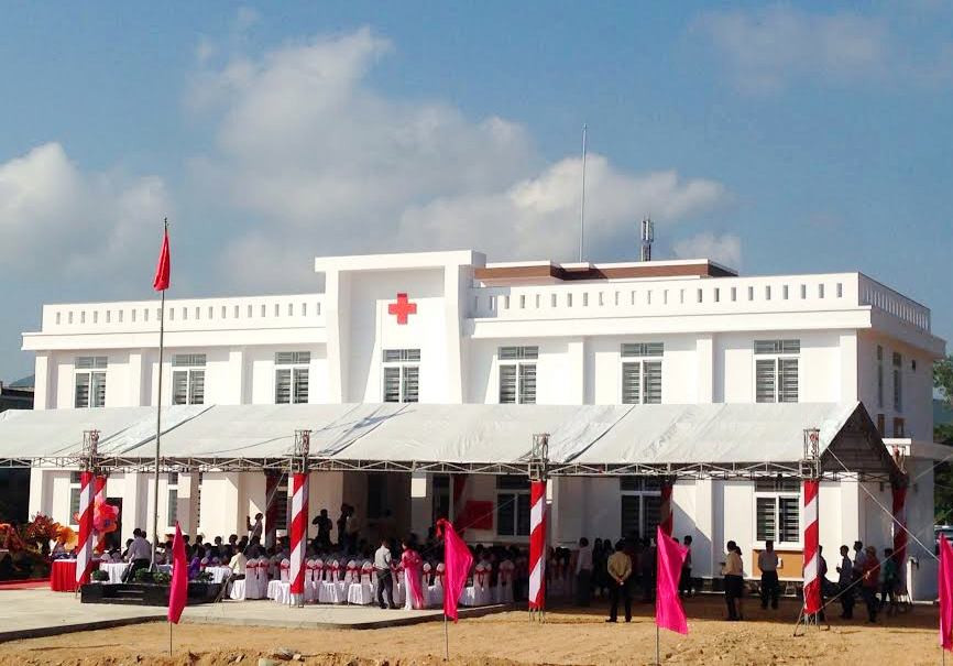 -Trạm Y tế xã Tam Dân được xây dựng kiên cố khang trang, nằm ở vị  trí thuận lợi cho người dân đến khám chữa bệnh