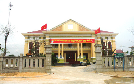 Trung tâm Văn hóa xã Quế Phú được xây dựng từ nguồn tài trợ 2 tỷ đồng củaLienVietPostBank .