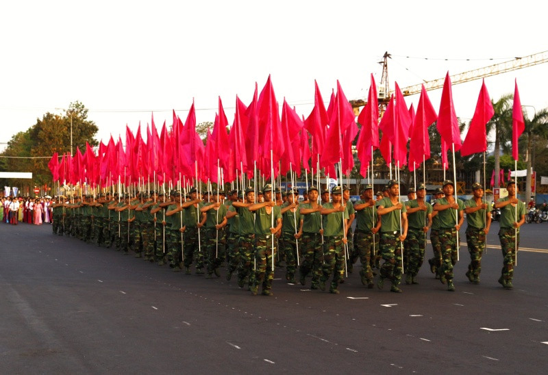 Lực lượng chiến sĩ đến từ Trung đoàn 885 thuộc Bộ Chỉ huy Quân sự tỉnh tham gia trình diễn võ thuật