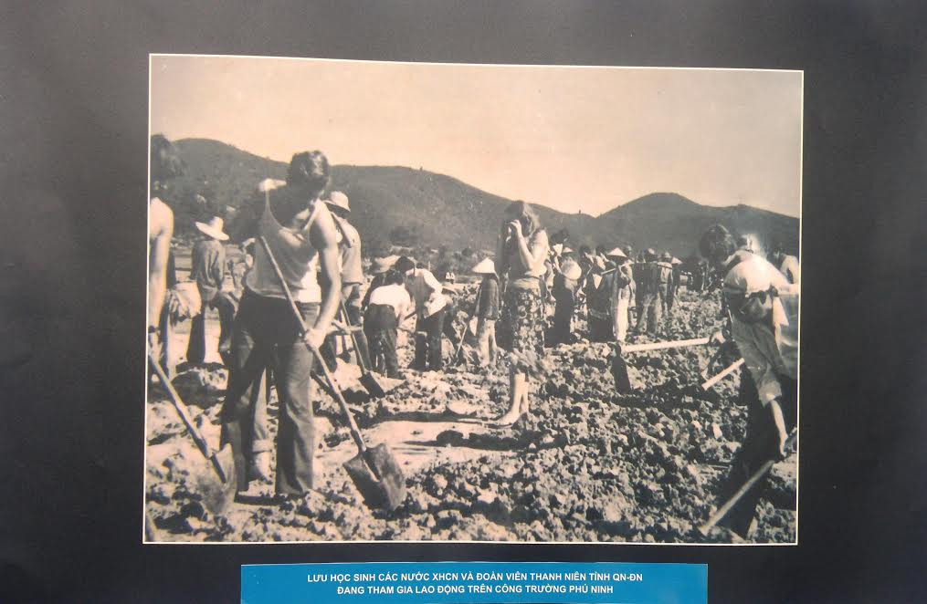 Một số hình ảnh tại triển lãm ảnh 40 năm công trình đại thủy nông Phú Ninh.