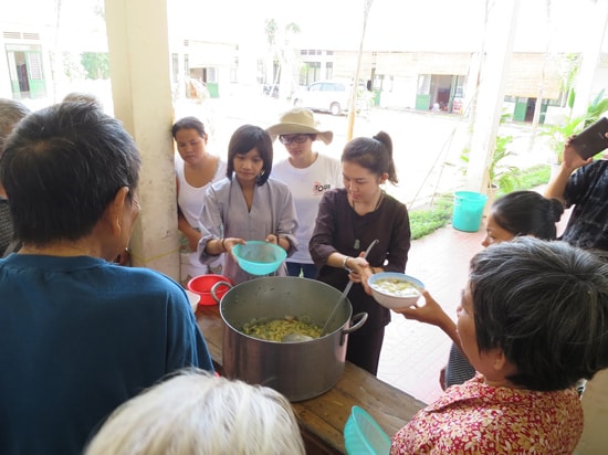 Hội Từ thiện đã tổ chức và kết nối với nhiều tổ chức để giúp đỡ những hoàn cảnh khó khăn trên địa bàn tỉnh. Ảnh: C.T.A