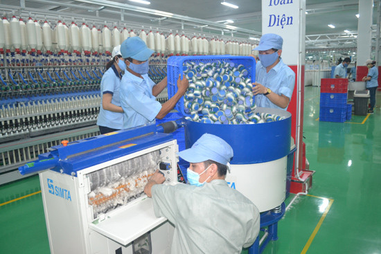 Sản xuất sợi ở nhà máy sợi Hòa Thọ Thăng Bình (thôn Ngọc Sơn, xã Bình Phục). Ảnh: N.Q.V