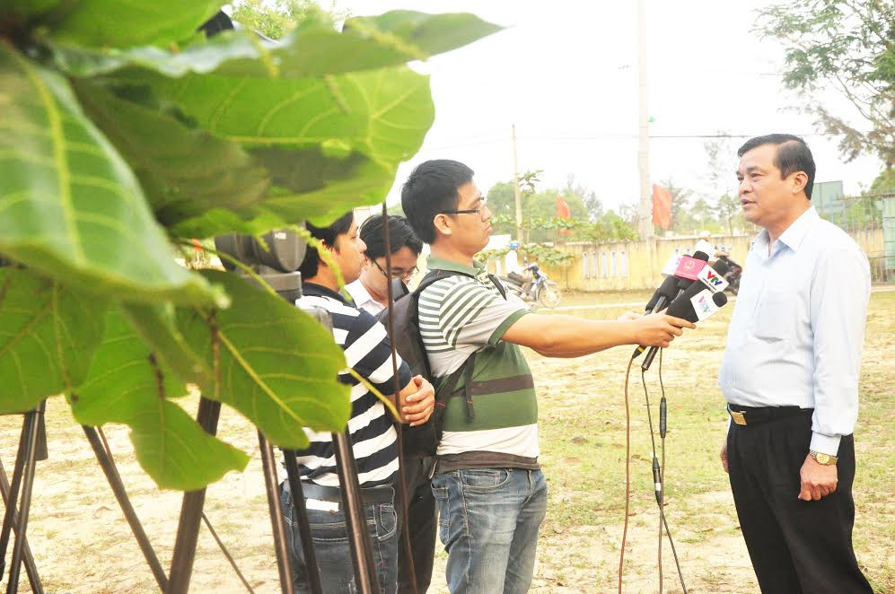 Phó Bí thư Thường trực Tỉnh ủy Phan Việt Cường trả lời báo chí về việc xử lý đối với các trường hợp vi phạm trật tự xây dựng trong vùng dự án trọng điểm đông nam của tỉnh.  