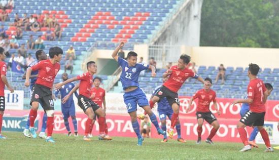 Long An phải nỗ lực rất lớn trong giai đoạn lượt về mới hy vọng trụ lại V-League.Ảnh: A.SẮC