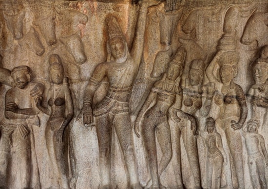  Phù điêu thần Krishna - Govardhana của ngôi đền Mahabalipuram, thế kỷ thứ 7, tại Nam Ấn Độ. Ảnh: Trần Kỳ Phương