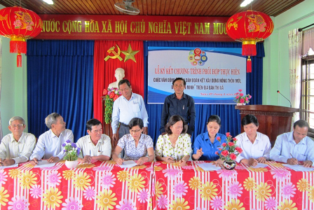 Quang cảnh buổi kí kết. Ảnh: T.M
