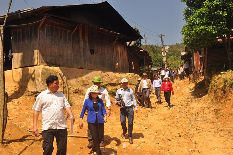 Ban Dân tộc HĐND tỉnh vừa tổ chức cuộc khảo sát về nhu cầu bố trí, sắp xếp lại dân cư tại thôn 1A (xã Phước Thành, Phước Sơn). N.Đ