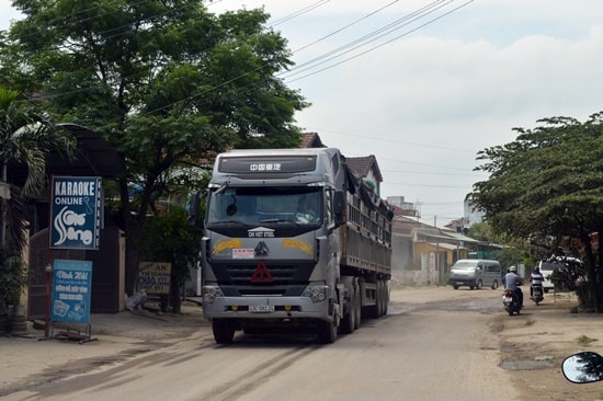 Vì nhiều lý do khác nhau mà thời gian qua việc kiểm soát lượng xe chạy trê đường ĐT 608 rất khó khăn