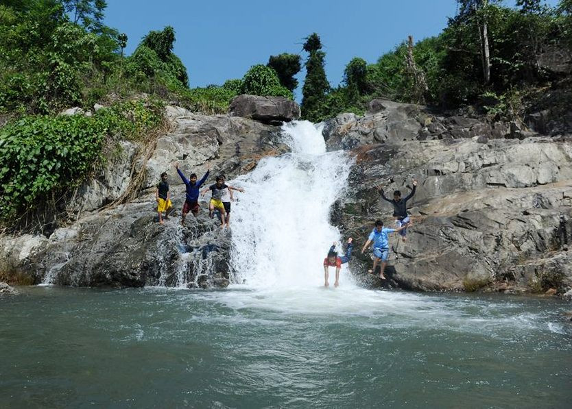 Một điểm tắm suối tại huyện Nam Giang. Ảnh: HẢI HOÀNG