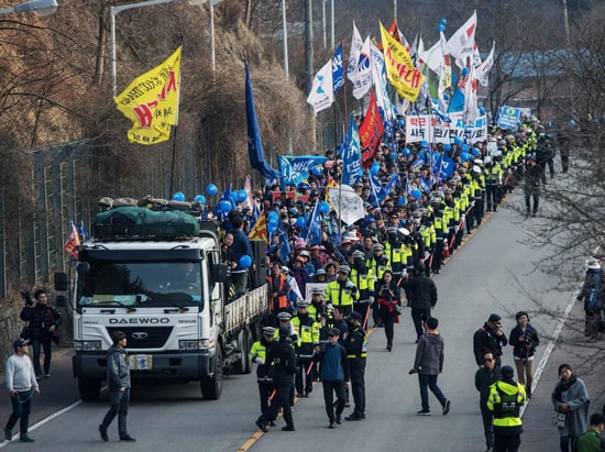 Người dân vùng Seongju phản đối THAAD. Ảnh: Getty Images