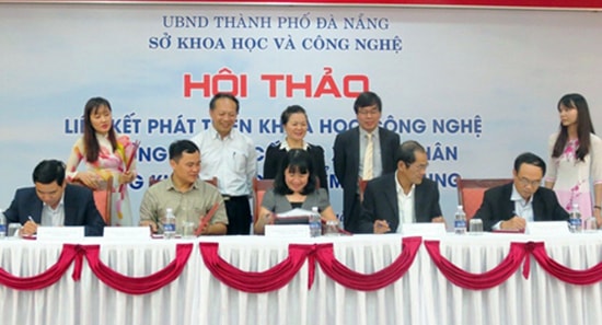 Ký kết hợp tác vùng giữa 5 tỉnh từ Thừa Thiên Huế tới Bình Định trong ứng phó sự cố bức xạ hạt nhân. Nguồn: baodanang.vn