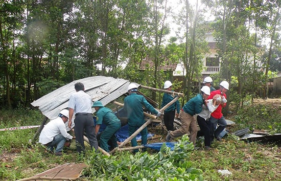 Diễn tập phòng chống thiên tai, cứu hộ cứu nạn tổ chức tại xã Quế Xuân 2, huyện Quế Sơn, vào tháng 3.2017. Ảnh: VĂN SỰ