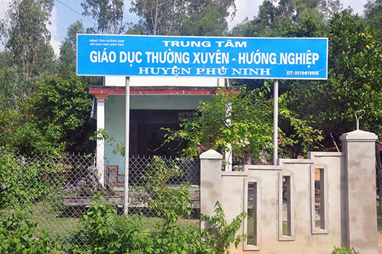 Trung tâm Giáo dục thường xuyên - hướng nghiệp Phú Ninh thuê nhà người dân để làm việc. Ảnh: X.PHÚ