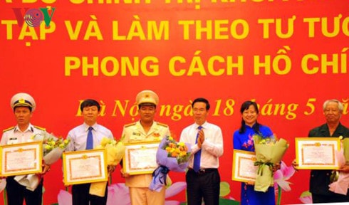 Các cá nhân, tập thể điển hình được biểu dương, tôn vinh tại hội nghị.