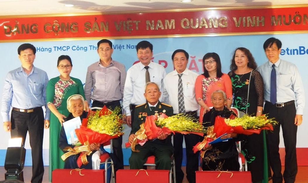 Lãnh đạo ngân hàng TMCP công thương Việt Nam Mẹ Việt Nam anh hùng, Anh hùng lực lượng vũ trang nhân dân