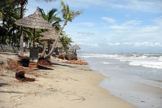 This conference aims to find out the causes and ways to restore Cua Dai beach