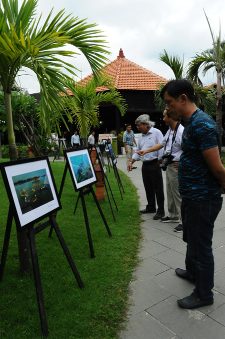 Triển lãm ảnh về sự phát triển và bảo tồn sinh thái Cù Lao Chàm. Ảnh: MINH HẢI