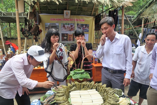 Cùng với ẩm thực là những nét độc đáo làm nên sắc màu ngày hội của đồng bào Cơ Tu ở Quảng Nam và Đà Nẵng.Ảnh: V.T.L