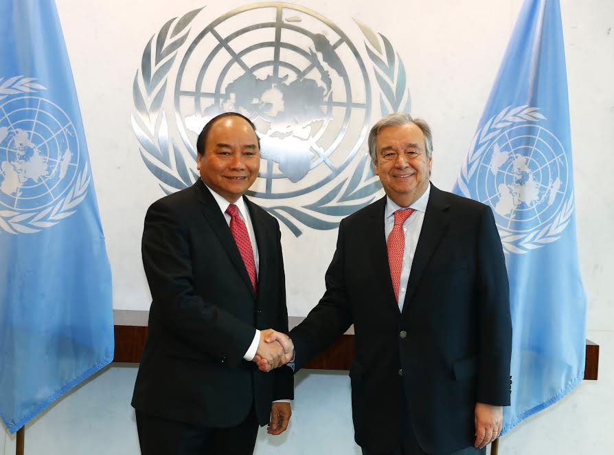 Thủ tướng Nguyễn Xuân Phúc (trái) và Tổng Thư ký LHQ Antonio Guterres. Ảnh: United Nations