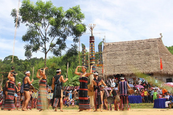 Cây nêu - biểu trưng văn hóa trong các dịp lễ hội truyền thống ở vùng cao. Ảnh: ALĂNG NGƯỚC