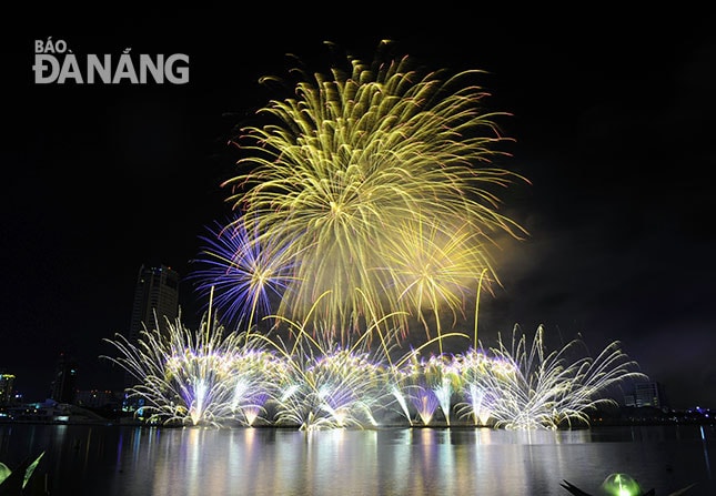 Màn trình diễn của đội Ý - một trong 3 đội vào chung kết DIFF 2017. Ảnh: ĐẶNG NỞ