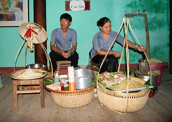 Trong khuôn khổ Festival Di sản Quảng Nam 2017, tại “Liên hoan Ẩm thực quốc tế” sẽ giới thiệu đặc sản cao lầu nổi tiếng của Hội An.  Ảnh: L.T