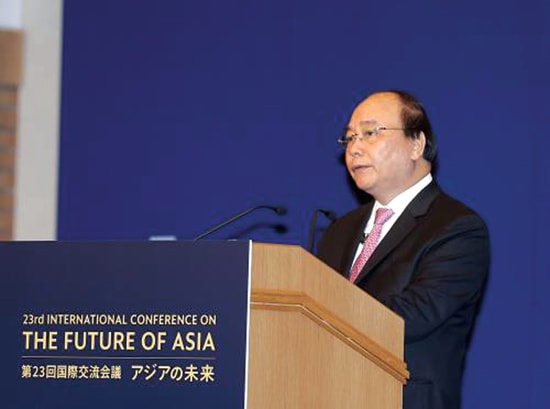 Thủ tướng Nguyễn Xuân Phúc phát biểu tại Hội nghị Tương lai châu Á lần thứ 23. Ảnh: Nikkei