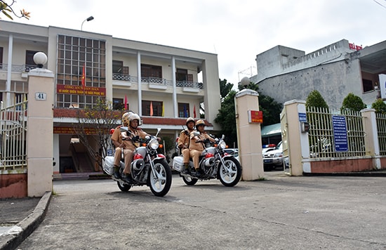 Lực lượng Cảnh sát giao thông Công an tỉnh đã triển khai chu đáo kế hoạch đảm bảo an toàn giao thông phục vụ festival. Ảnh: X.MAI