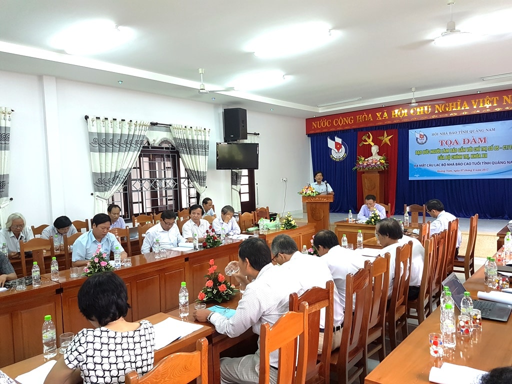 Nhiều tham luận xoay quanh việc học tập tư tưởng, phong cách, đạo đức Hồ Chí minh trong tác nghiệp báo chí được trình bày tại hội nghị. Ảnh: C.N