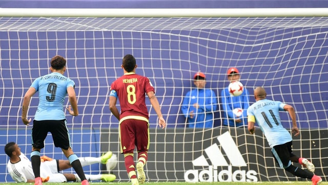 U20 Uruguay mở tỷ số trước sau quả phạt đền của De la Cruz