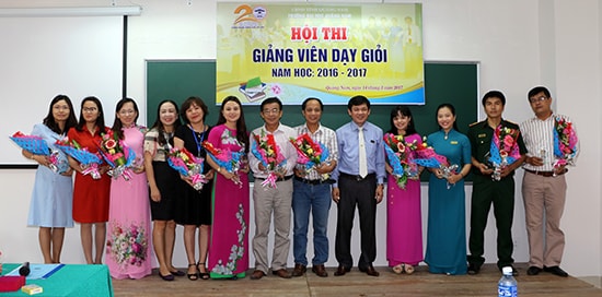  Tổ chức hội thi “Giảng viên dạy giỏi” là một trong những giải pháp nâng cao chất lượng đào tạo của Trường Đại học Quảng Nam. Ảnh: ĐHQN