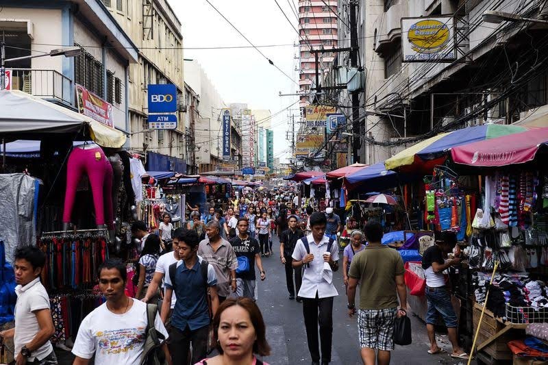 Nhiều sinh viên Philippines ra trường tìm kiếm cơ hội làm việc ngoài nước. Ảnh: Bloomberg