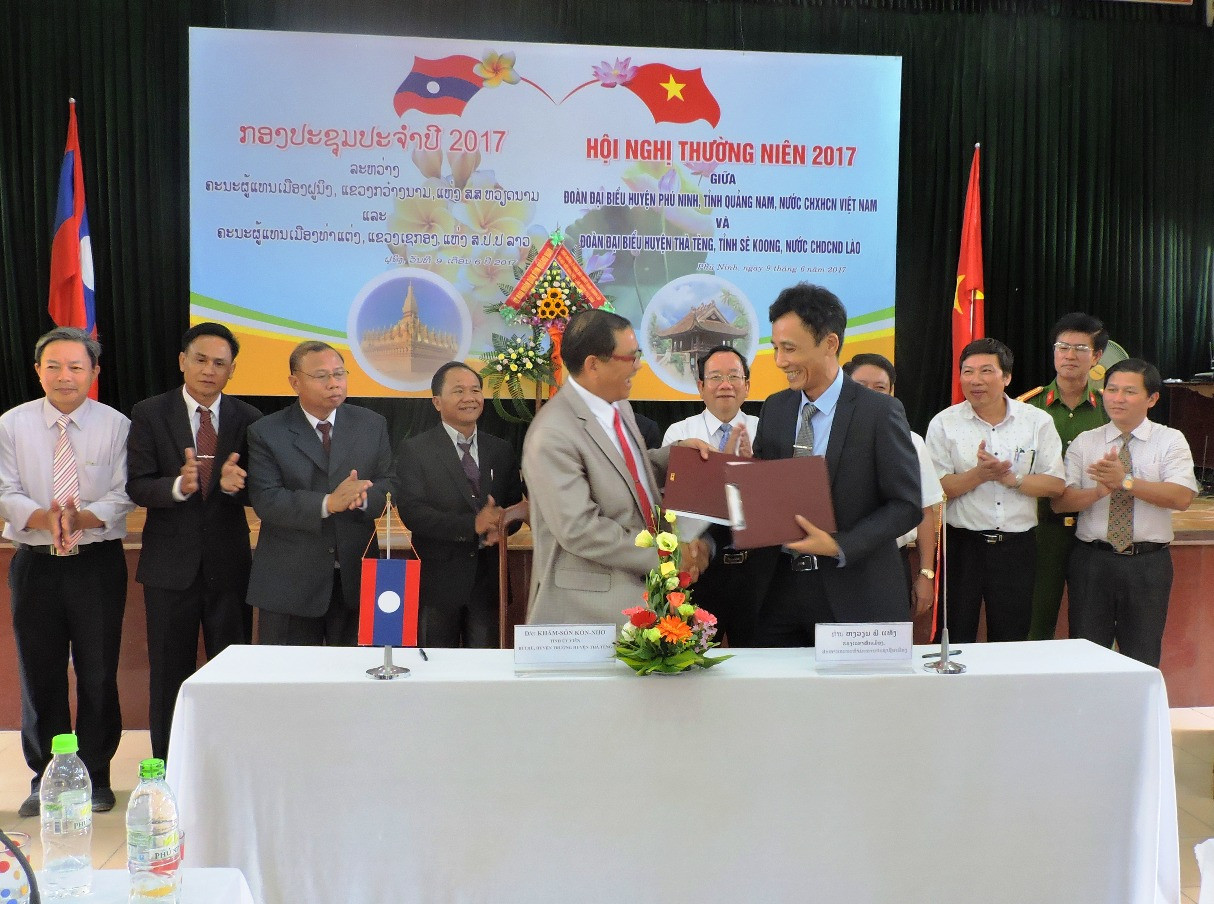 Đoàn đại biểu cấp cao của huyện Thà Tèng và Phú Ninh khẳng định tình đoàn kết, hợp tác hữu nghị đặc biệt giữa hai địa phương ngày càng được củng cố và phát triển.