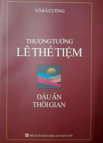 Tập sách “Thượng tướng Lê Thế Tiệm - Dấu ấn thời gian”.