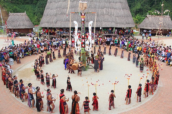 Vùng cao Tây Giang đã trải qua những ngày hội rộn ràng nhất từ trước đến nay, trong kỳ festival 2017.  Ảnh: ALĂNG NGƯỚC