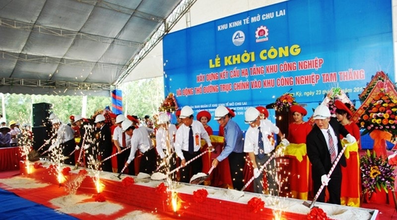 The groundbreaking ceremony of the infrastructure system at the Tam Thang Industrial Park