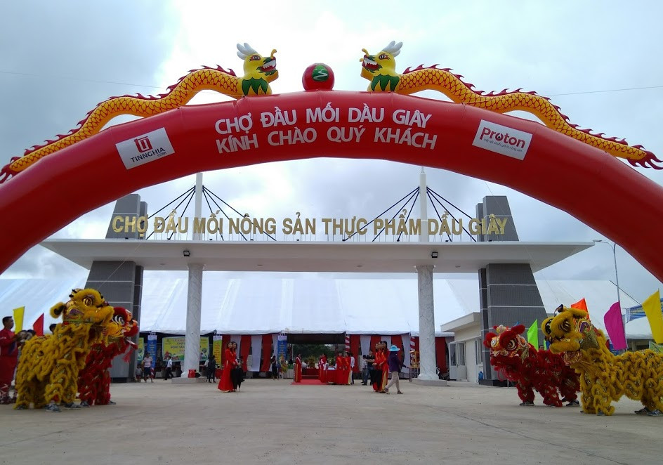 Sáng ngày 28-6, Chợ đầu mối Nông sản thực phẩm Dầu Giây (tỉnh Đồng Nai) đã được khánh thành và đi vào hoạt động