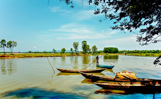 Bến sông quê. Ảnh: PHƯƠNG THẢO