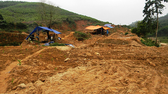 Dai dẳng khai thác khoáng sản vàng trái phép tại xã Tam Lãnh (Phú Ninh).Ảnh: T.H