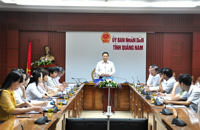 Phó Chủ tịch UBND tỉnh Lê Văn Thanh phát biểu tại cuộc họp. Ảnh: A.Đ