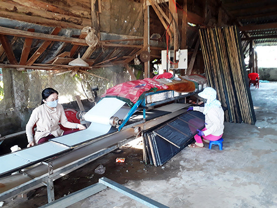 Từ nguồn vốn vay Ngân hàng Chính sách xã hội, nhiều chị em phụ nữ tại Đại Lộc có điều kiện vươn lên thoát nghèo. Ảnh: TRIÊU NHAN