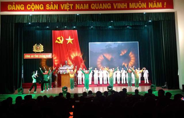 ĐTN Công an tỉnh sinh hoạt kỷ niệm 70 năm ngày Thương binh liệt sĩ 27.7. Ảnh: L.T