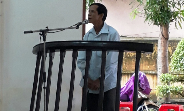 Bị cáo Nguyễn Mến tại Tòa án nhân dân huyện Đại Lộc. Ảnh: TRIÊU NHAN